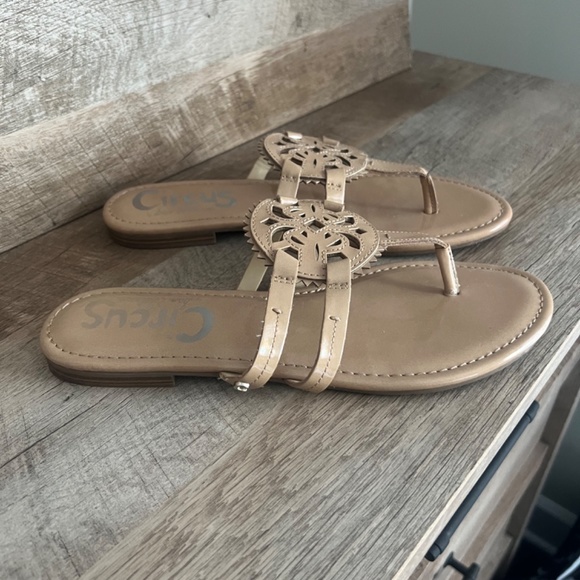 Circus by Sam Edelman flat thon sandals 10W - Picture 4 of 6